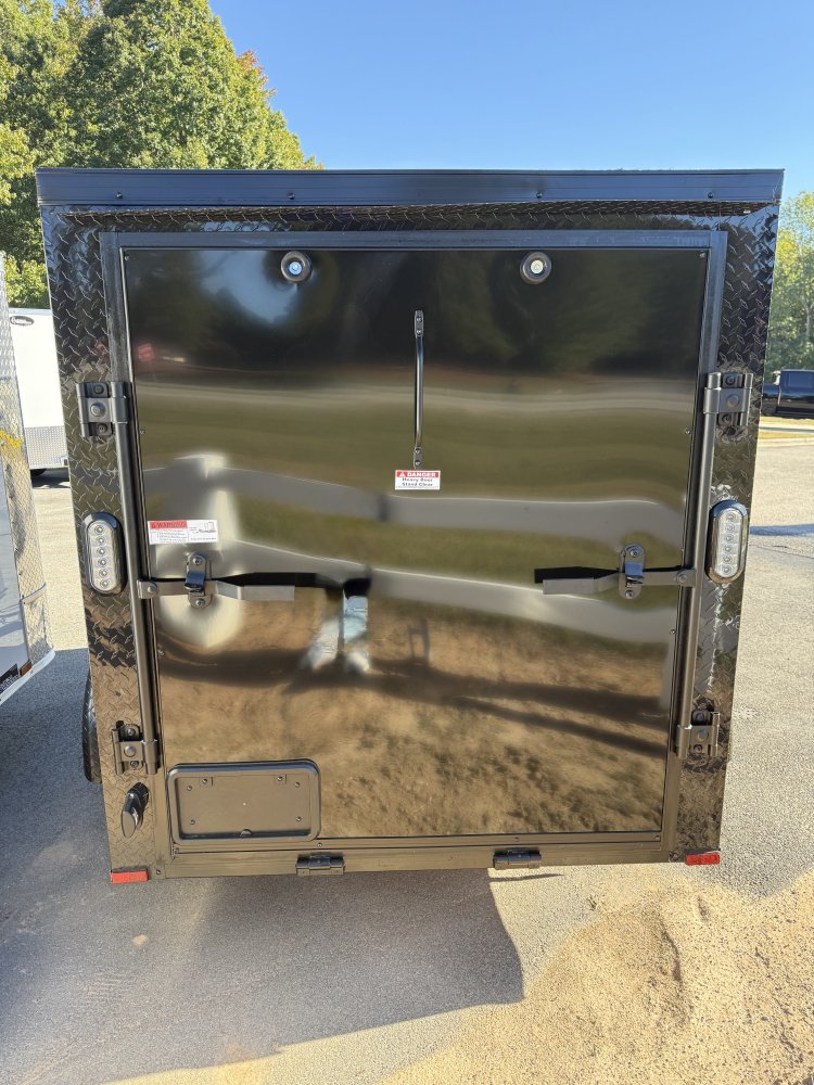 5x8 3K Arising Industries Enclosed Cargo w/Blackout Package