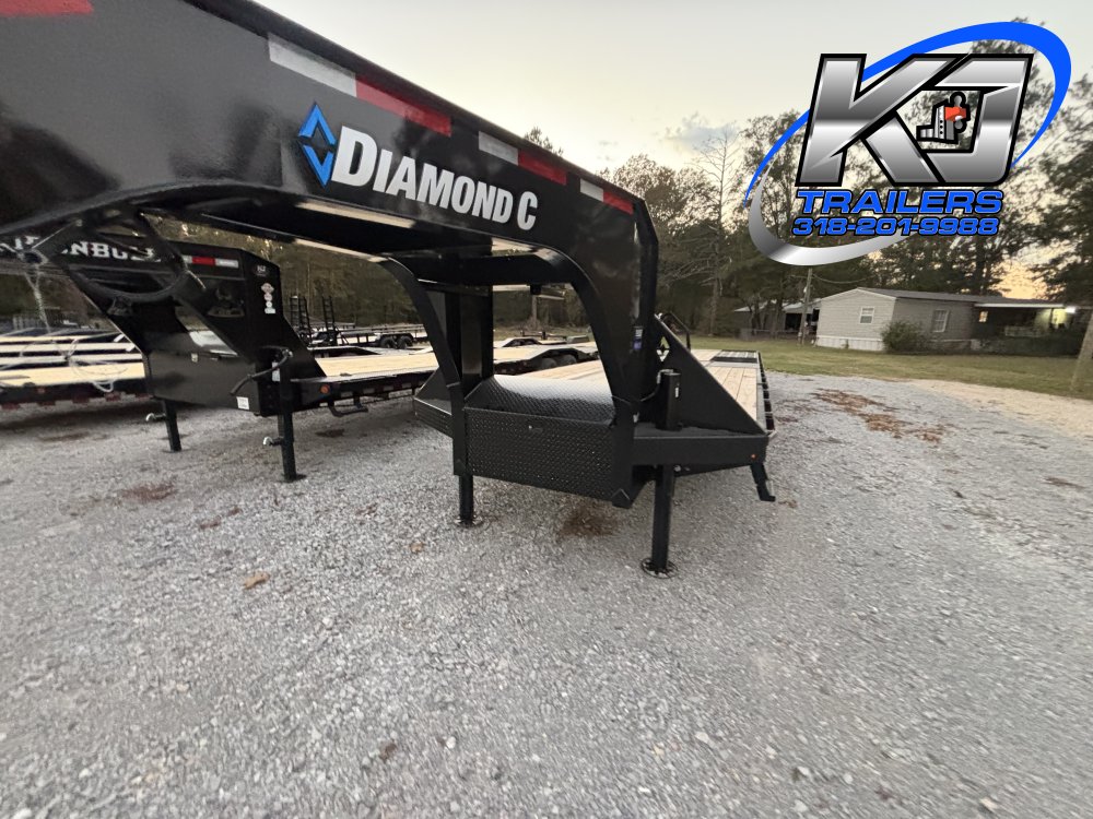 102"x30' Diamond C Gooseneck