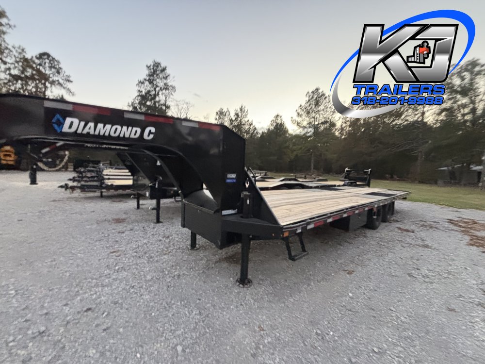 102"x30' Diamond C Gooseneck
