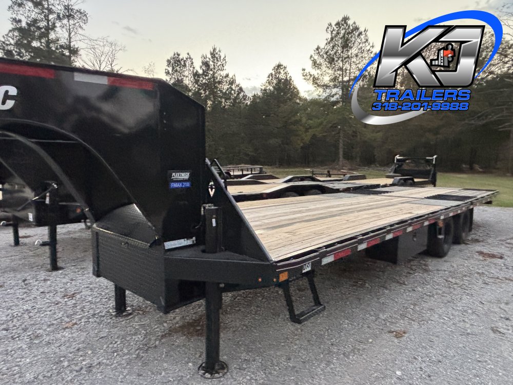 102"x30' Diamond C Gooseneck