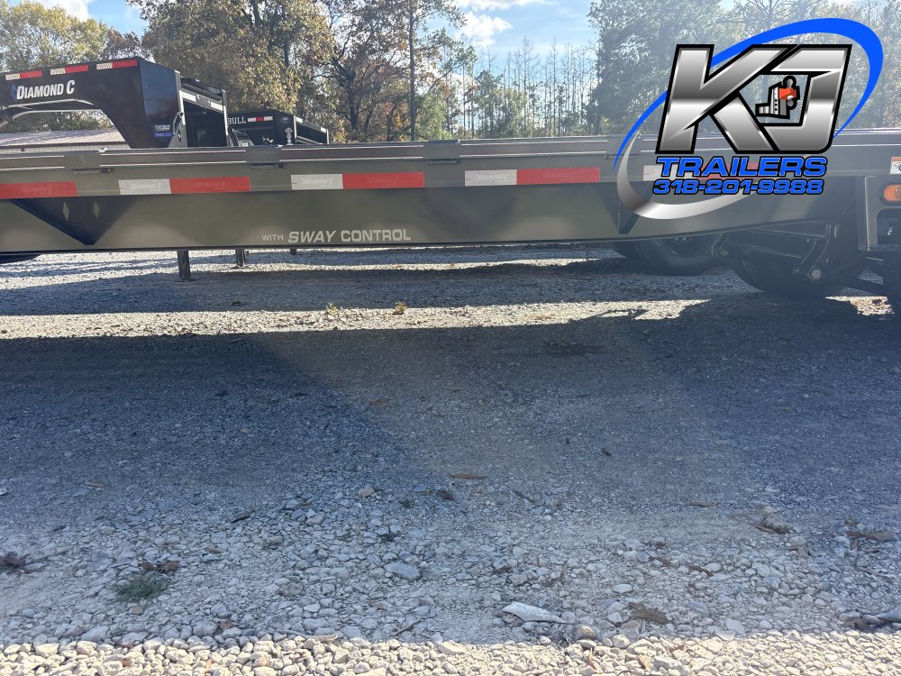 102"x32" Diamond C Gooseneck MAX RAMPS