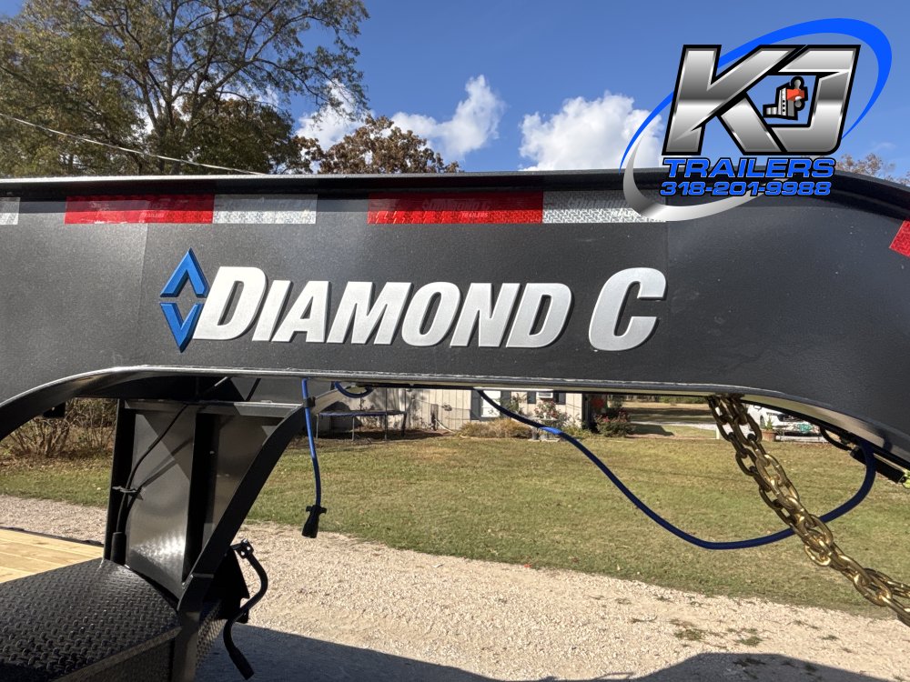 102"x32" Diamond C Gooseneck MAX RAMPS