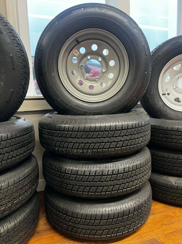 6 LUG 6-5.5 Rainier ST225/75R15E SILVER MOD