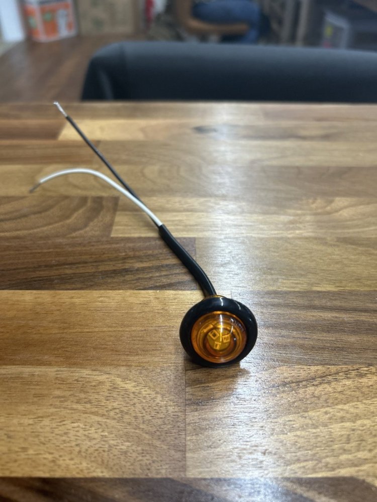 3/4 ROUND AMBER LIGHT LED