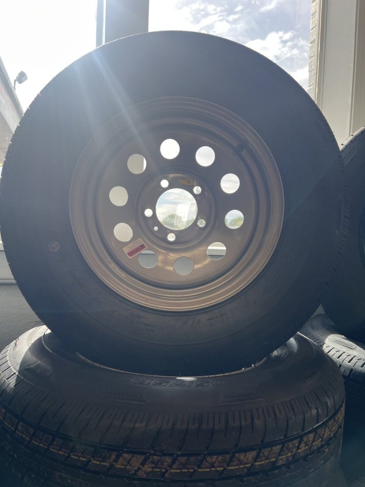 5 LUG 5-4.5 Rainier ST215/75R 14D