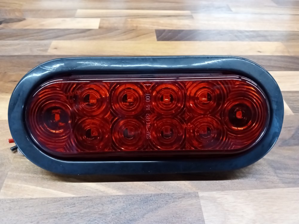 6IN RED OVAL LED LIGHT