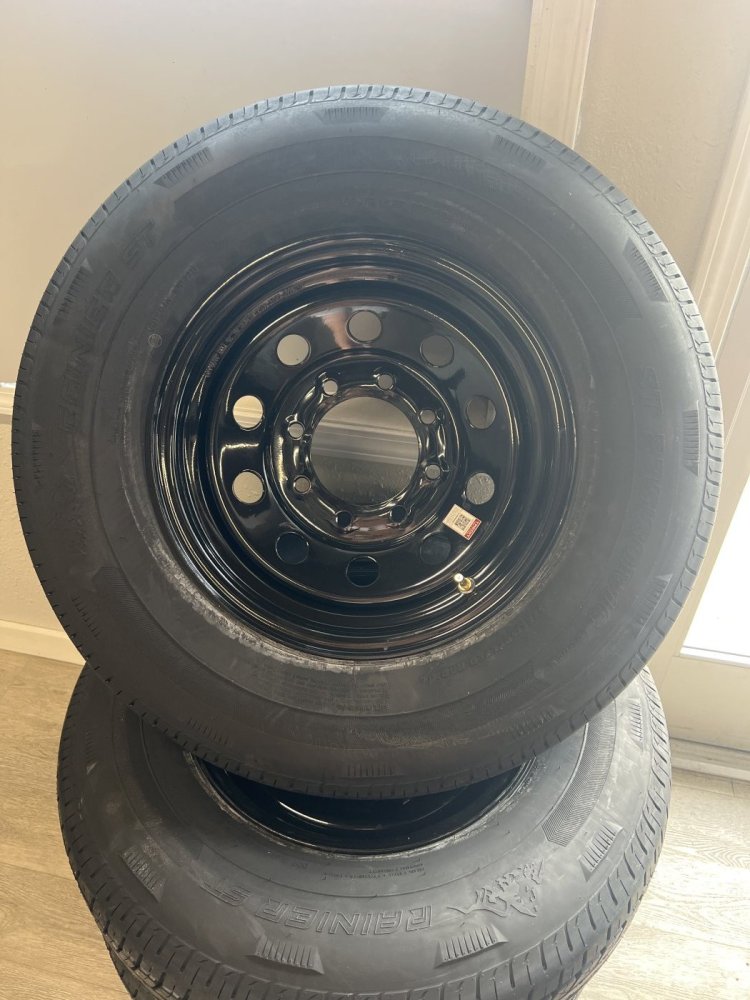 8 LUG 8-6.5 Rainier ST/235/80R16E