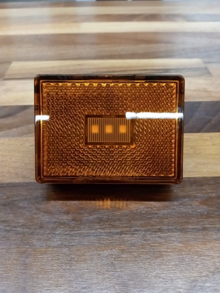 3IN SQUAREAMBER LIGHT