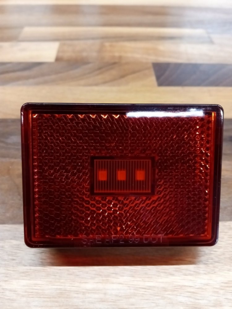 3 IN SQUARE RED LIGHT