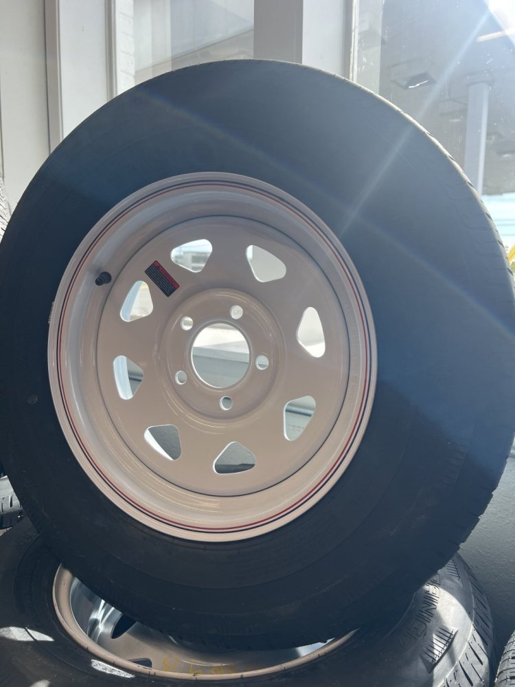 5 LUG 5-5 Rainier ST205/75R 15C