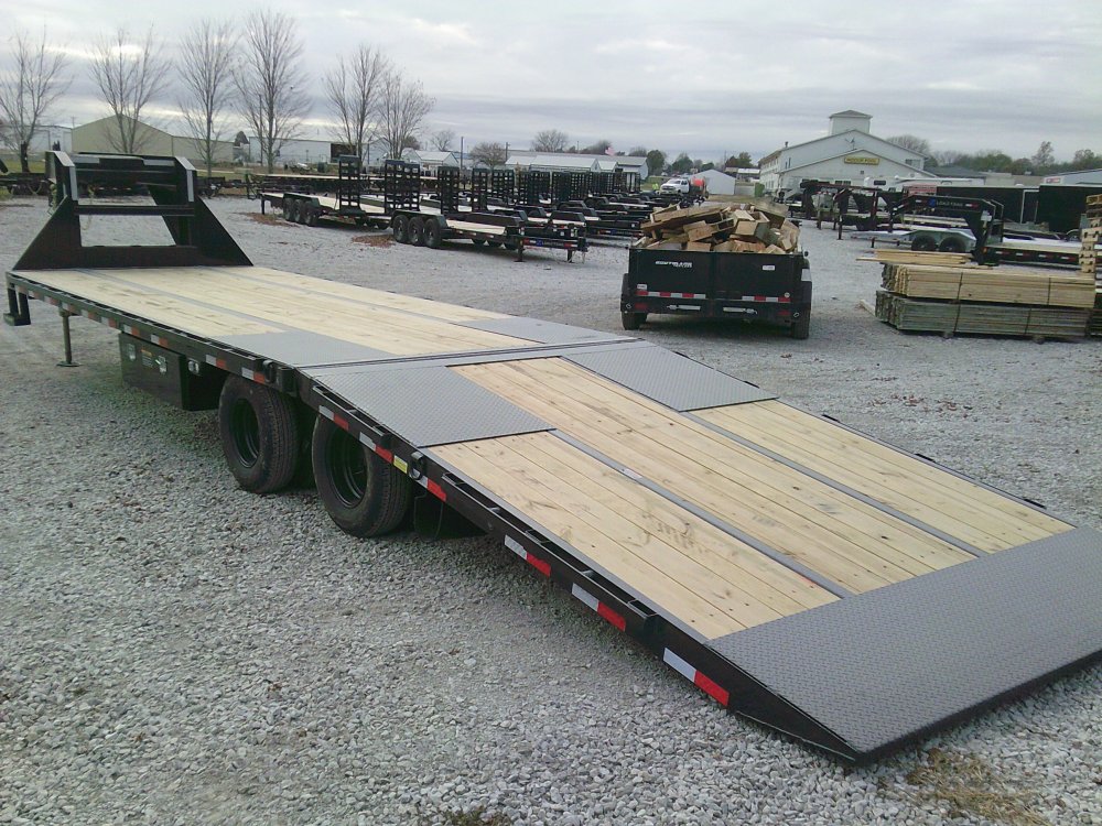 102" x 32' Tandem Low-Pro Gooseneck w/Hyd. Dove