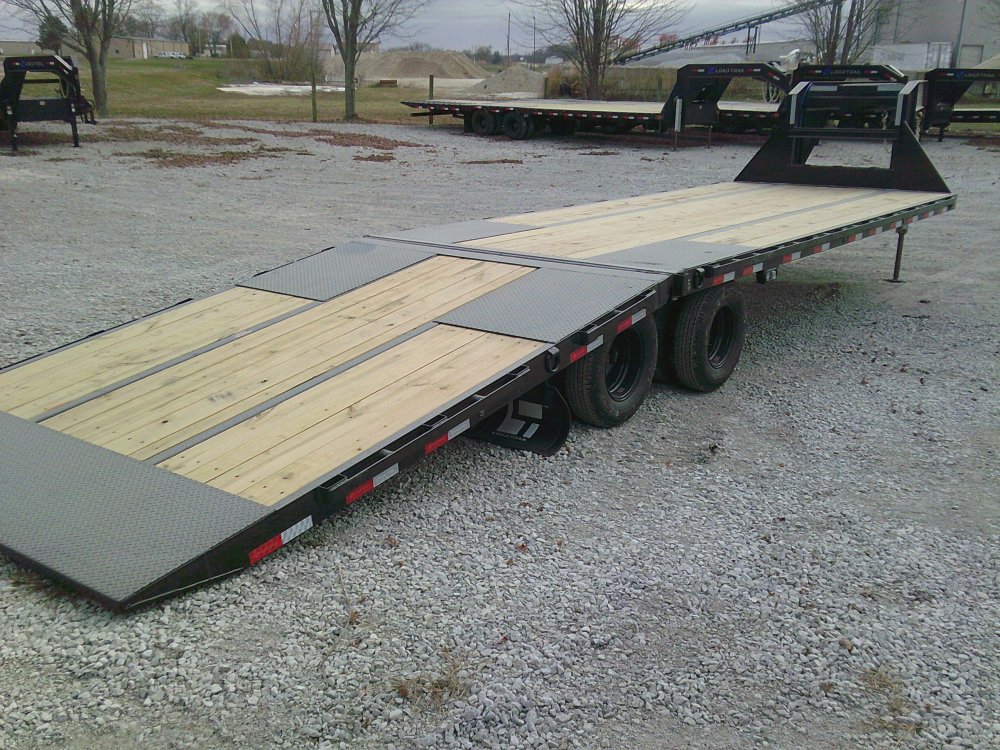 102" x 32' Tandem Low-Pro Gooseneck w/Hyd. Dove