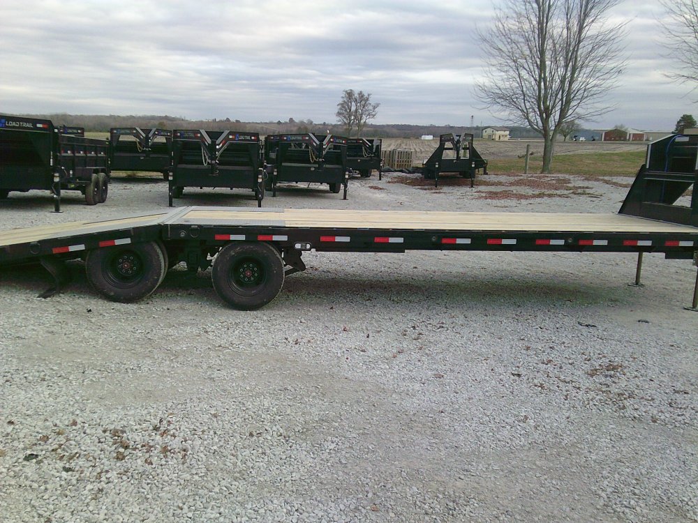 102" x 32' Tandem Low-Pro Gooseneck w/Hyd. Dove