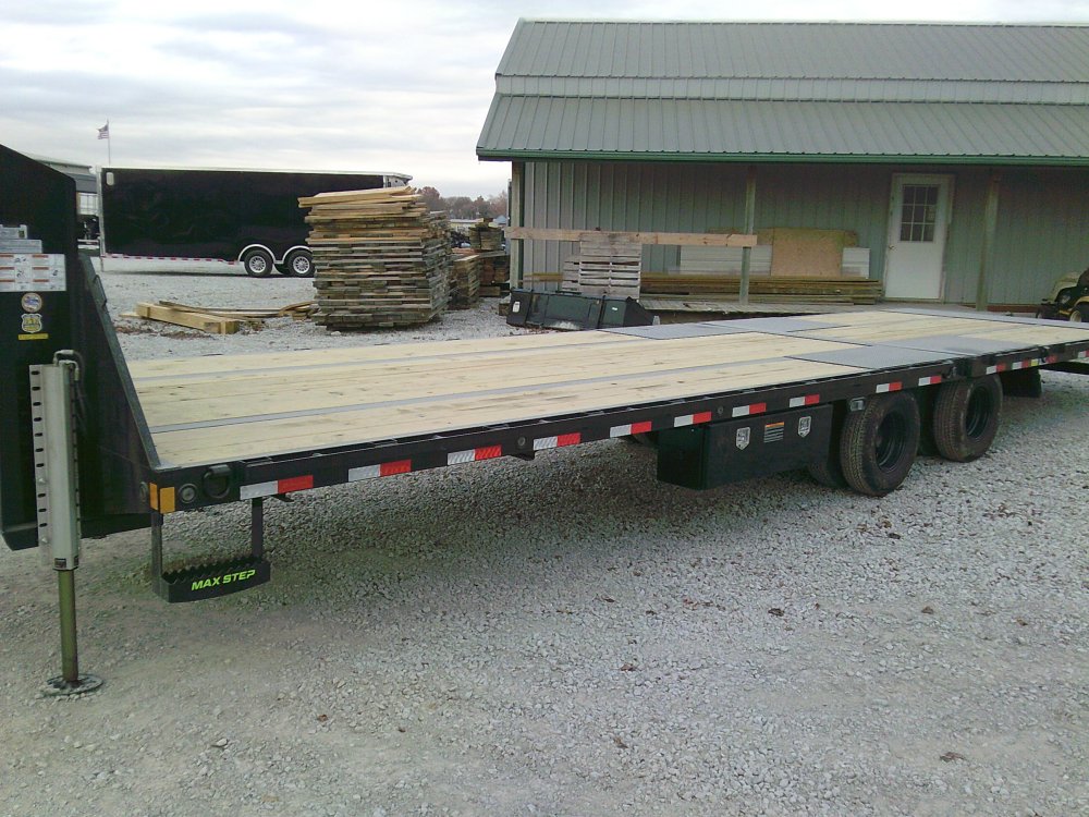 102" x 32' Tandem Low-Pro Gooseneck w/Hyd. Dove