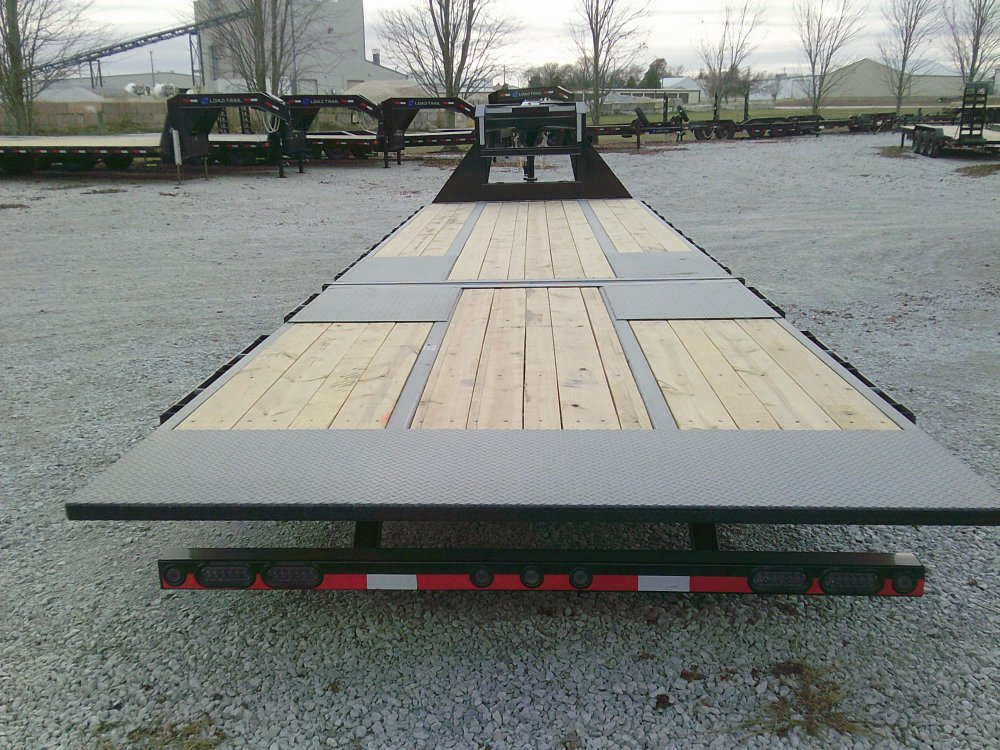 102" x 32' Tandem Low-Pro Gooseneck w/Hyd. Dove