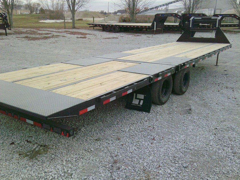 102" x 32' Tandem Low-Pro Gooseneck w/Hyd. Dove