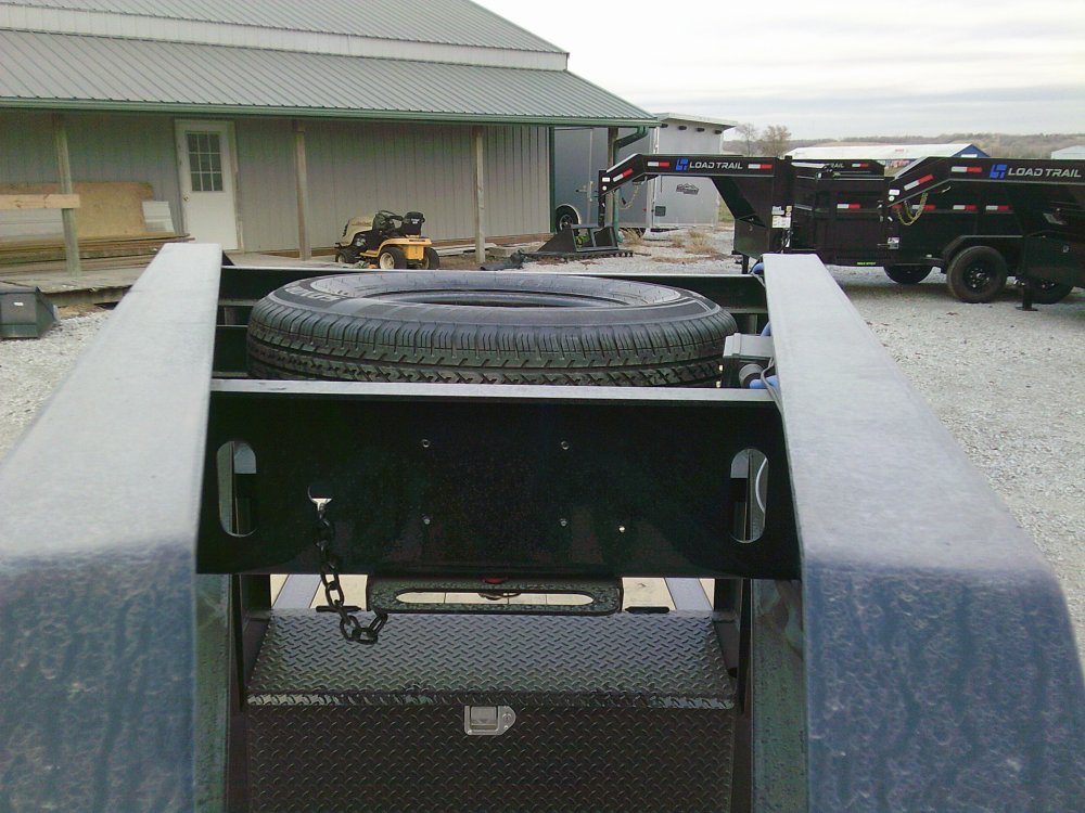 102" x 32' Tandem Low-Pro Gooseneck w/Hyd. Dove