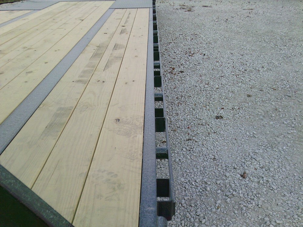 102" x 32' Tandem Low-Pro Gooseneck w/Hyd. Dove