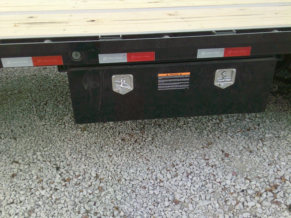 102" x 32' Tandem Low-Pro Gooseneck w/Hyd. Dove