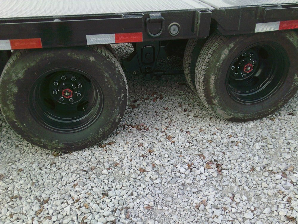 102" x 32' Tandem Low-Pro Gooseneck w/Hyd. Dove