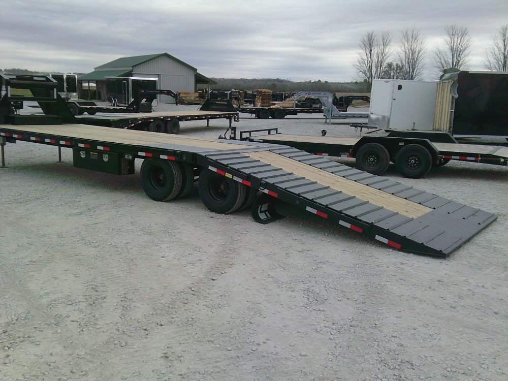 102" x 32' Tandem Low-Pro Gooseneck w/Hyd. Dove