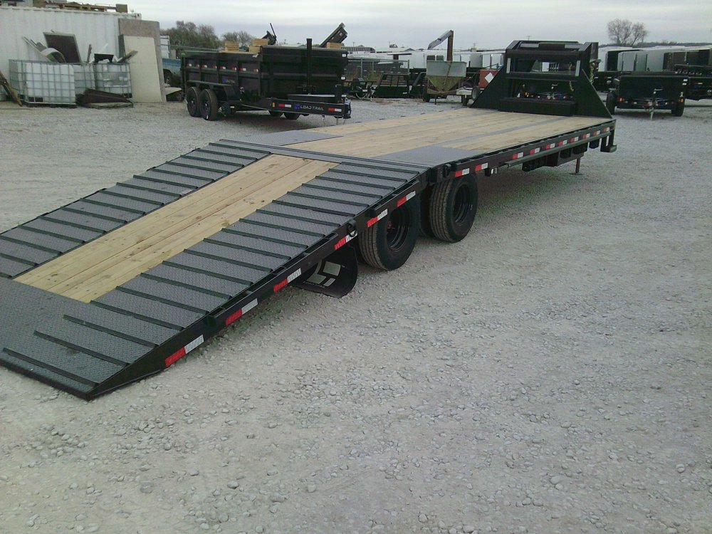 102" x 32' Tandem Low-Pro Gooseneck w/Hyd. Dove