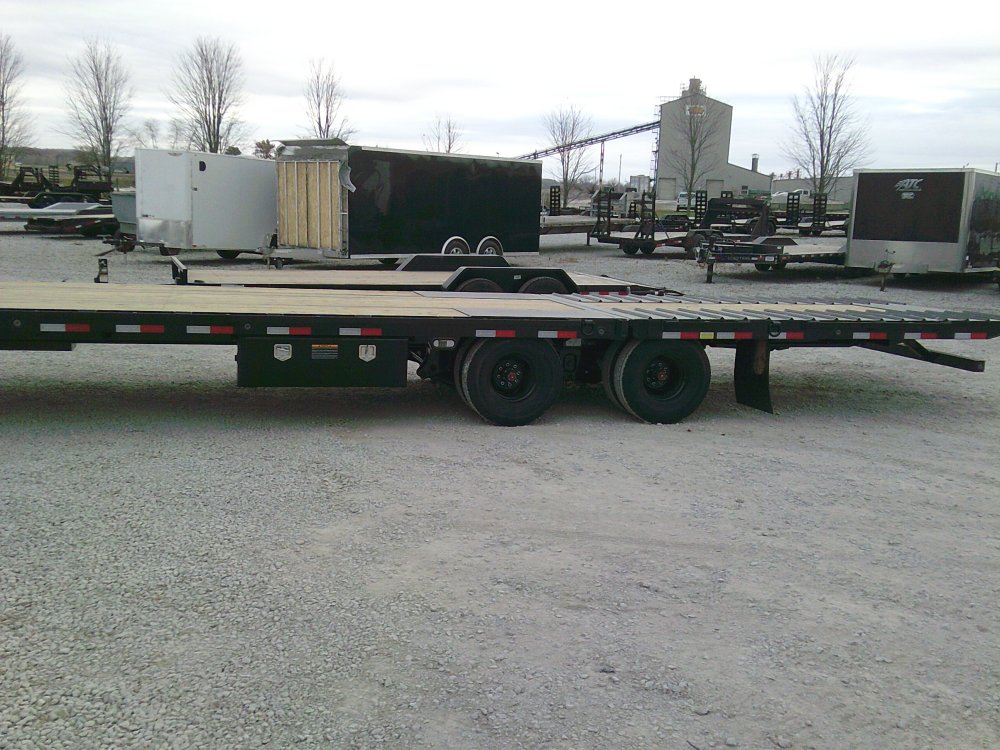 102" x 32' Tandem Low-Pro Gooseneck w/Hyd. Dove