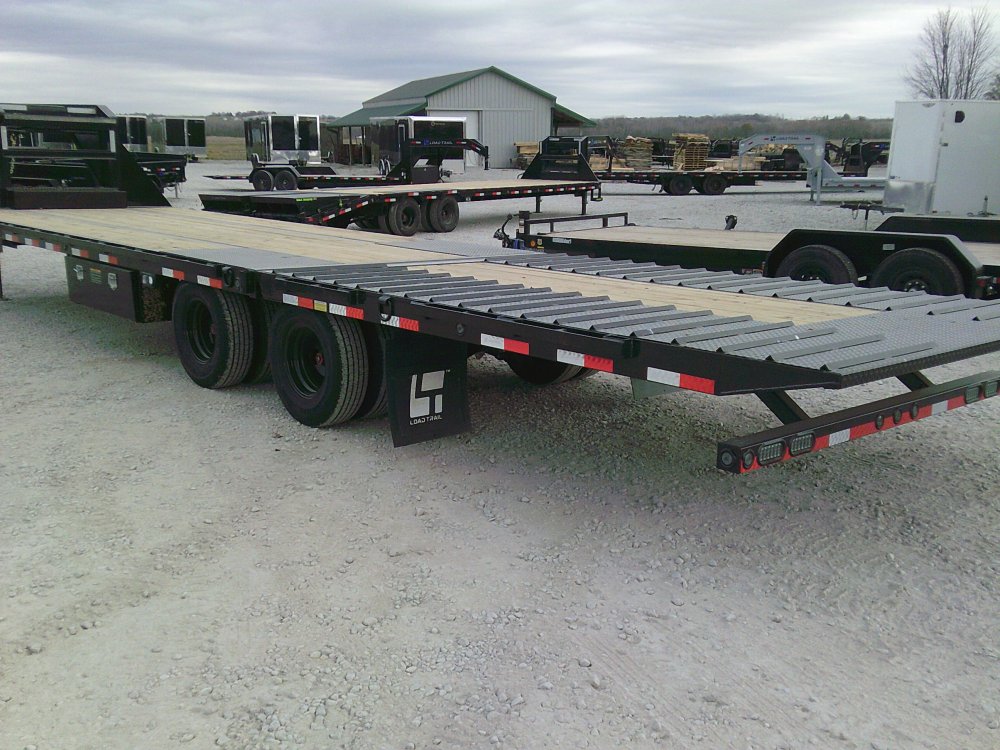 102" x 32' Tandem Low-Pro Gooseneck w/Hyd. Dove