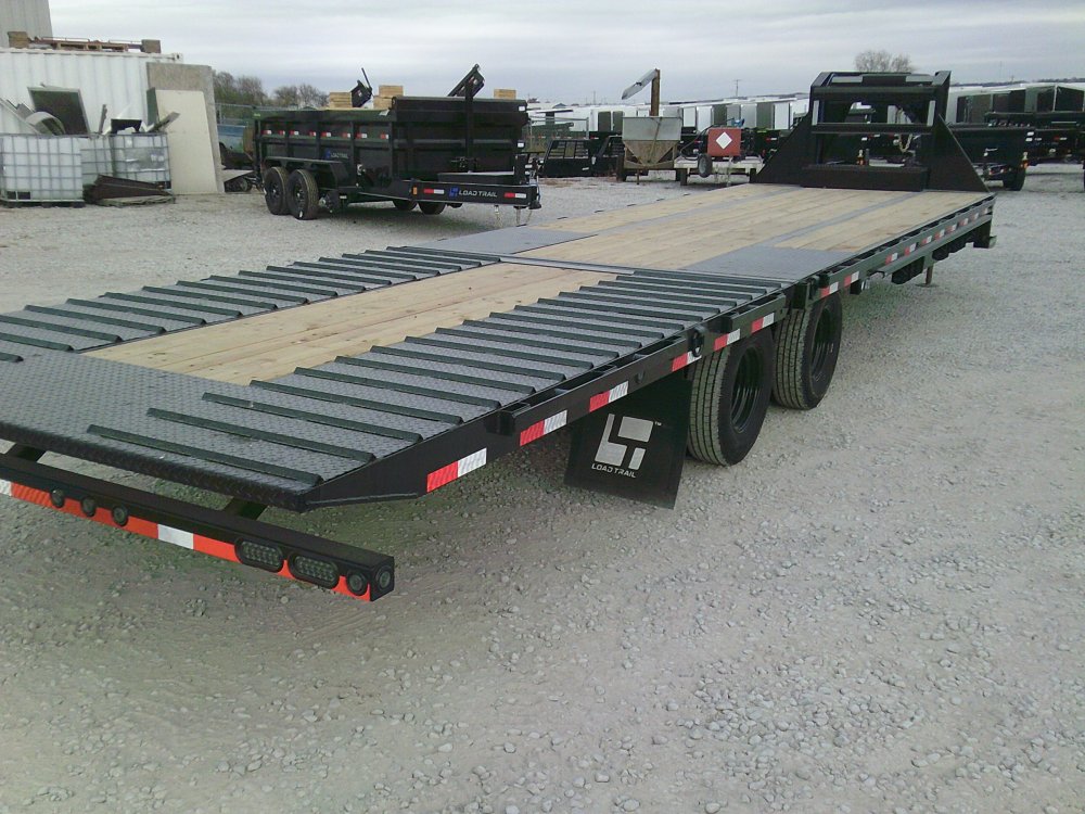 102" x 32' Tandem Low-Pro Gooseneck w/Hyd. Dove