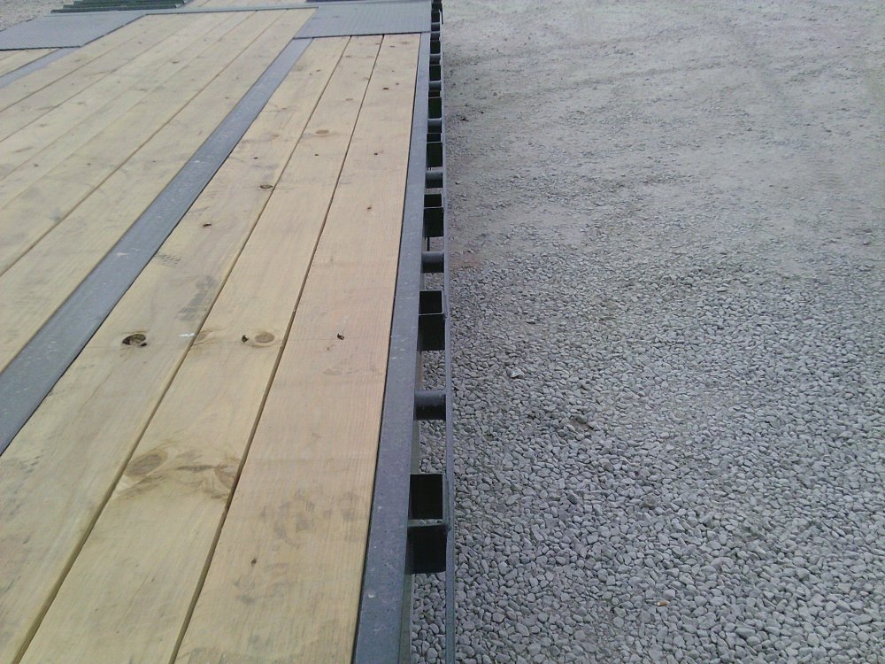 102" x 32' Tandem Low-Pro Gooseneck w/Hyd. Dove