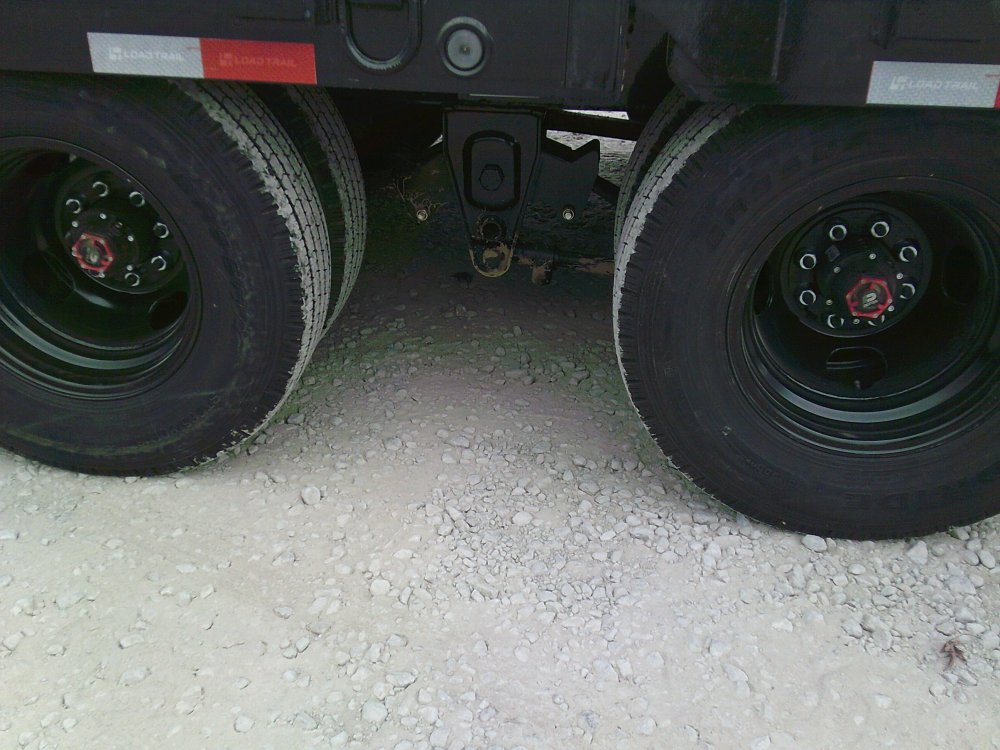 102" x 32' Tandem Low-Pro Gooseneck w/Hyd. Dove