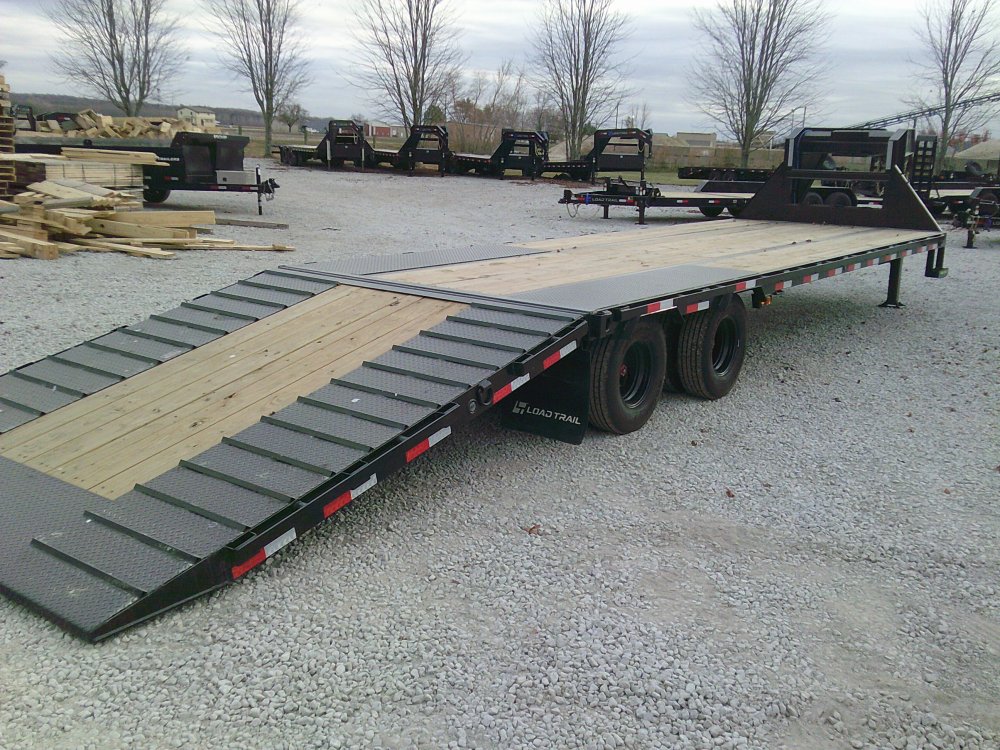 102" x 34' Tandem Low-Pro Gooseneck w/Hyd. Dove