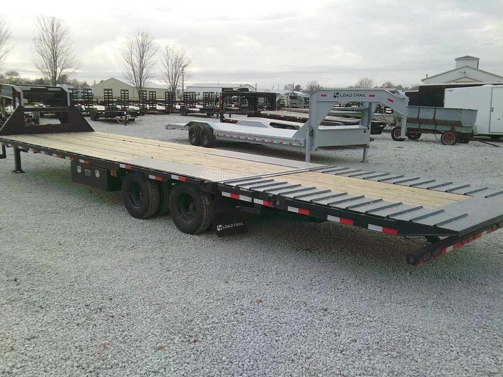 102" x 34' Tandem Low-Pro Gooseneck w/Hyd. Dove