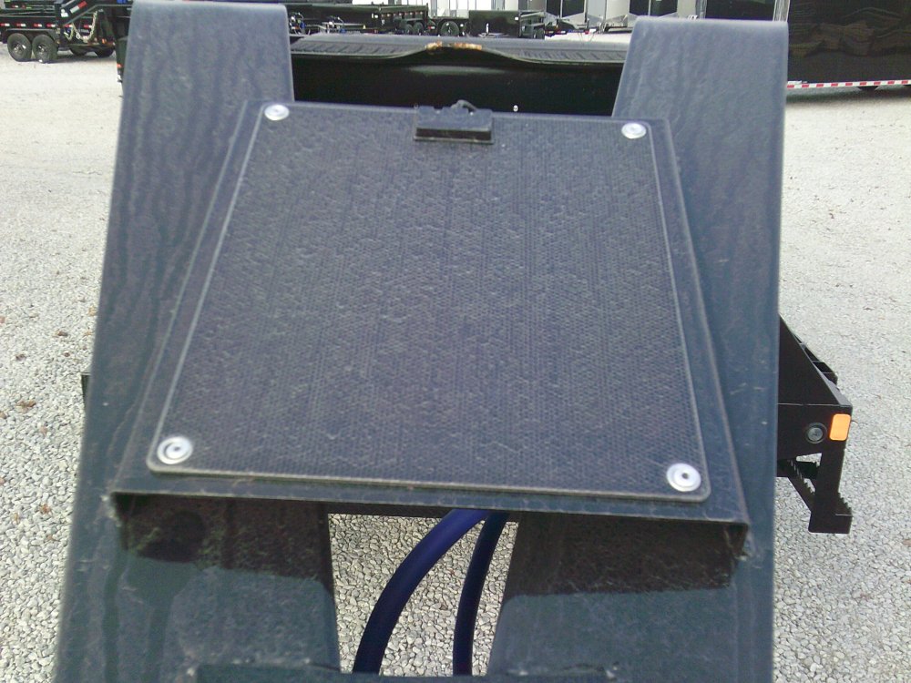 102" x 34' Tandem Low-Pro Gooseneck w/Hyd. Dove