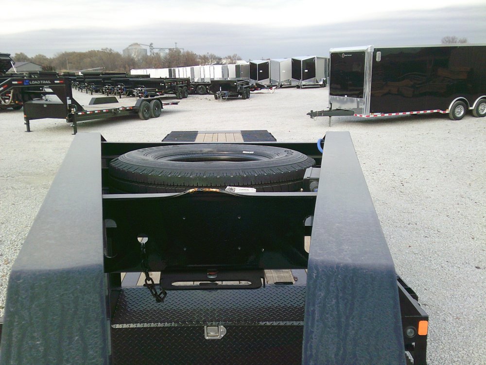 102" x 34' Tandem Low-Pro Gooseneck w/Hyd. Dove