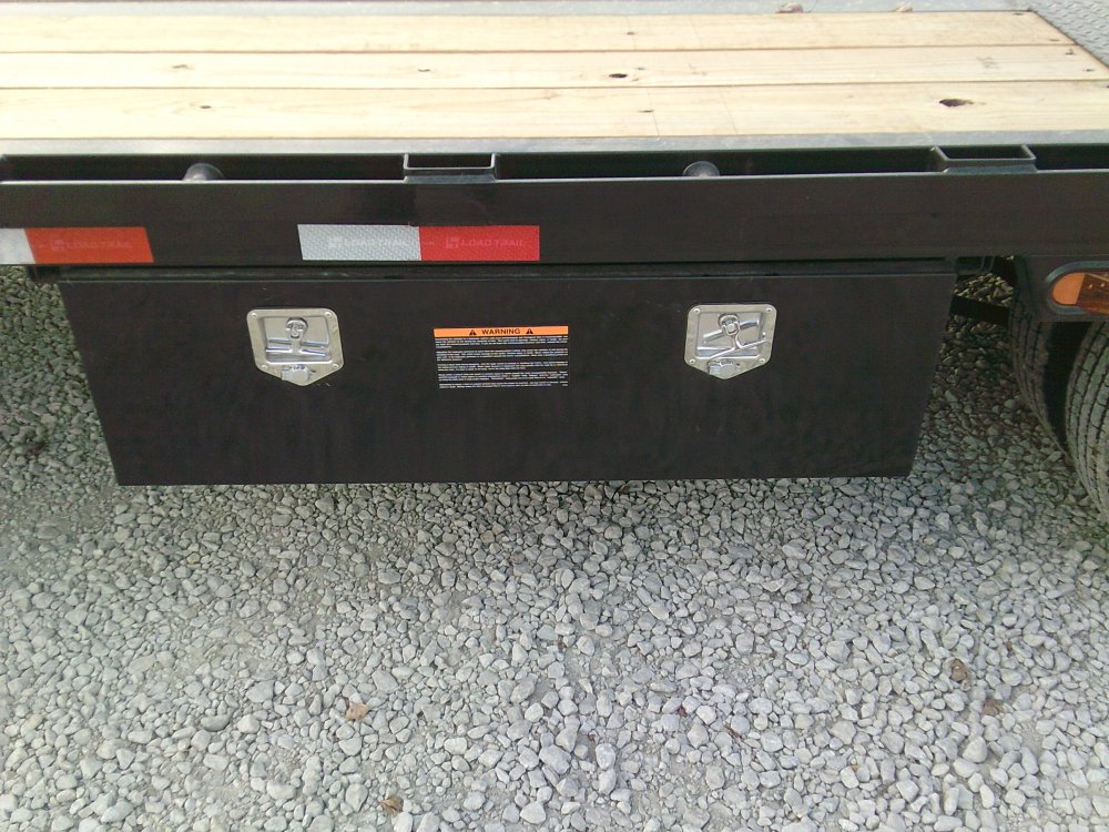 102" x 34' Tandem Low-Pro Gooseneck w/Hyd. Dove