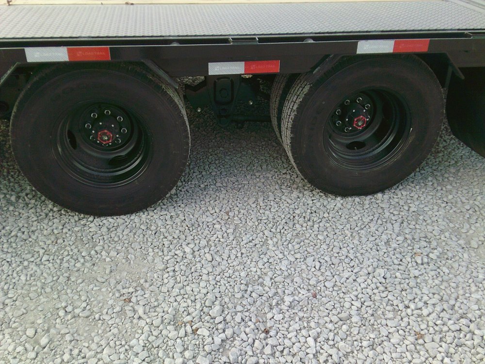 102" x 34' Tandem Low-Pro Gooseneck w/Hyd. Dove