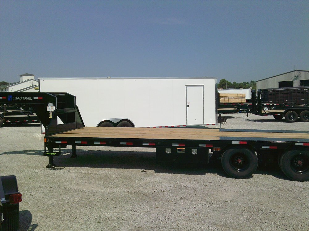 102" x 32' Tandem Low-Pro Gooseneck w/Hyd. Dove -25,900K
