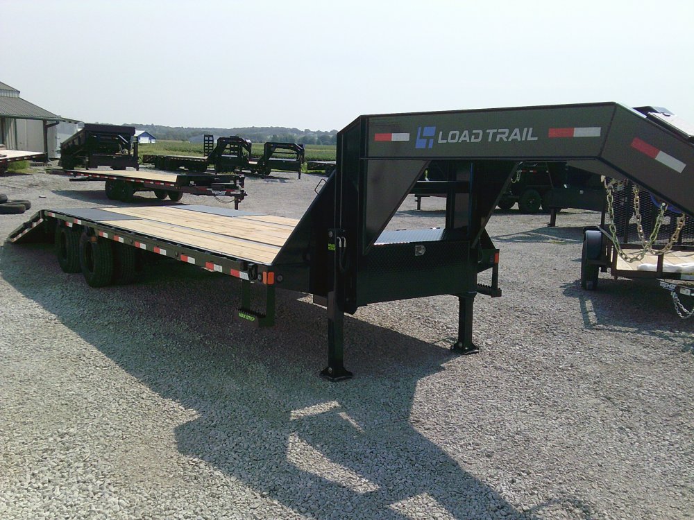 102" x 32' Tandem Low-Pro Gooseneck w/Hyd. Dove -25,900K