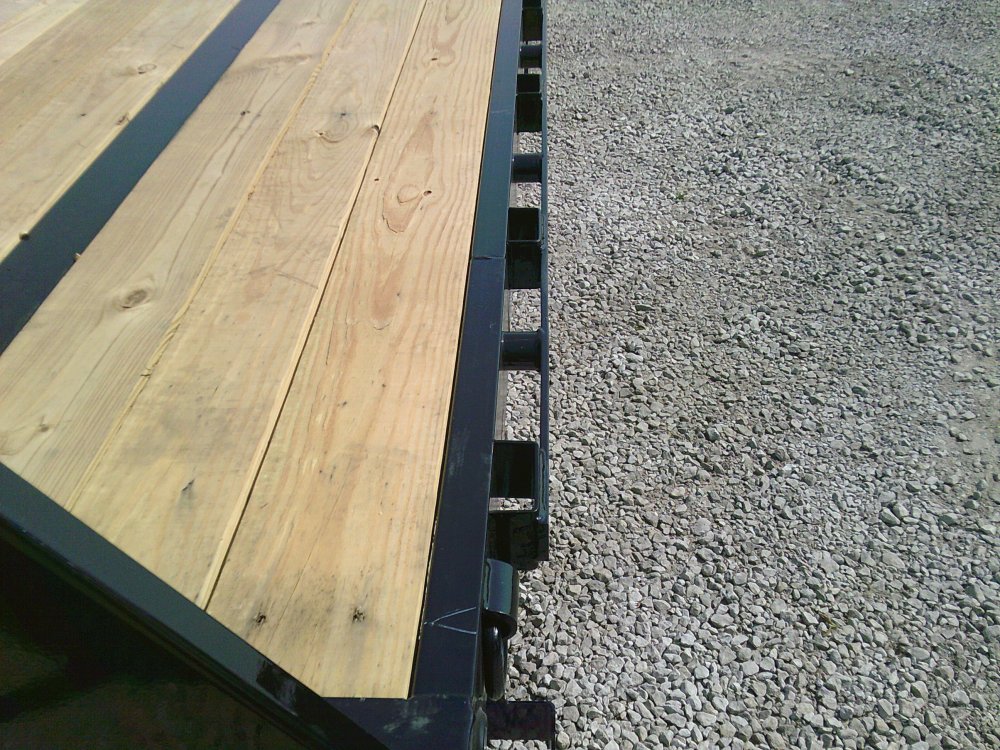 102" x 32' Tandem Low-Pro Gooseneck w/Hyd. Dove -25,900K