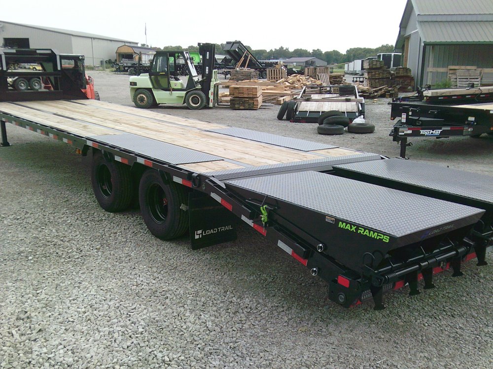 102" x 32' Tandem Low-Pro Gooseneck 25.9K