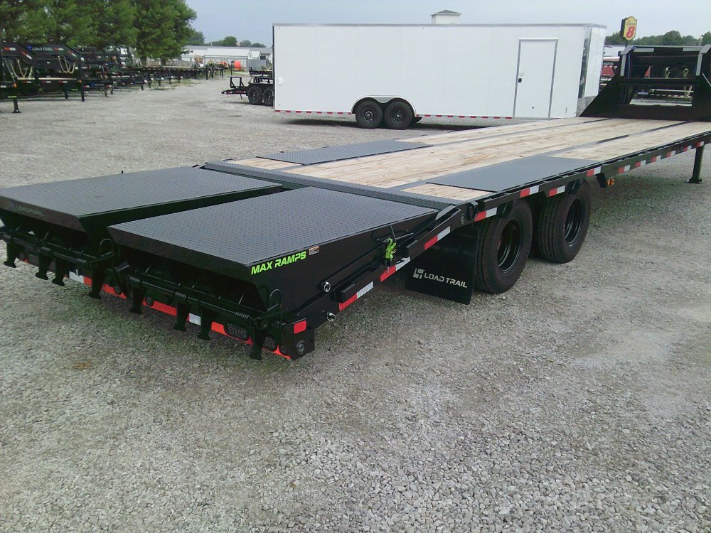 102" x 32' Tandem Low-Pro Gooseneck 25.9K