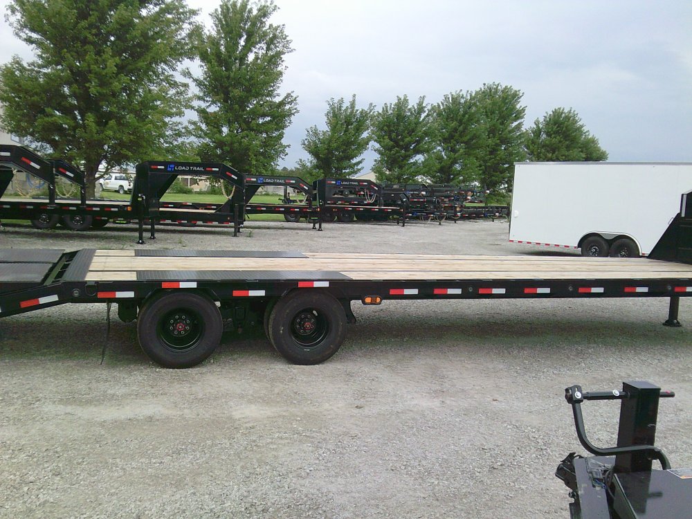 102" x 32' Tandem Low-Pro Gooseneck 25.9K