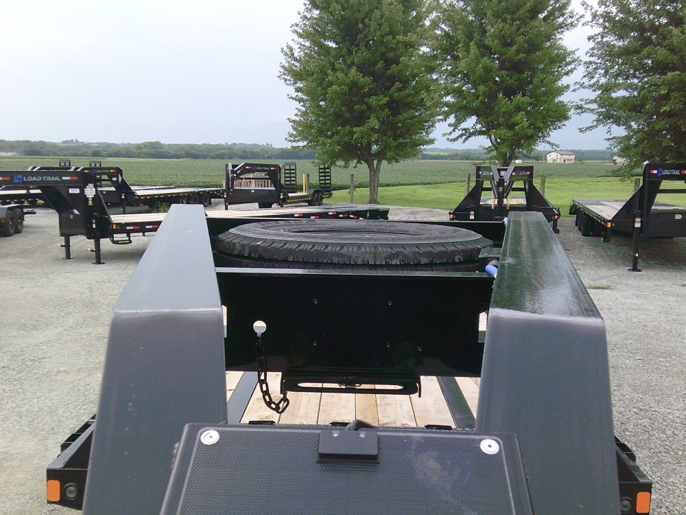 102" x 32' Tandem Low-Pro Gooseneck 25.9K