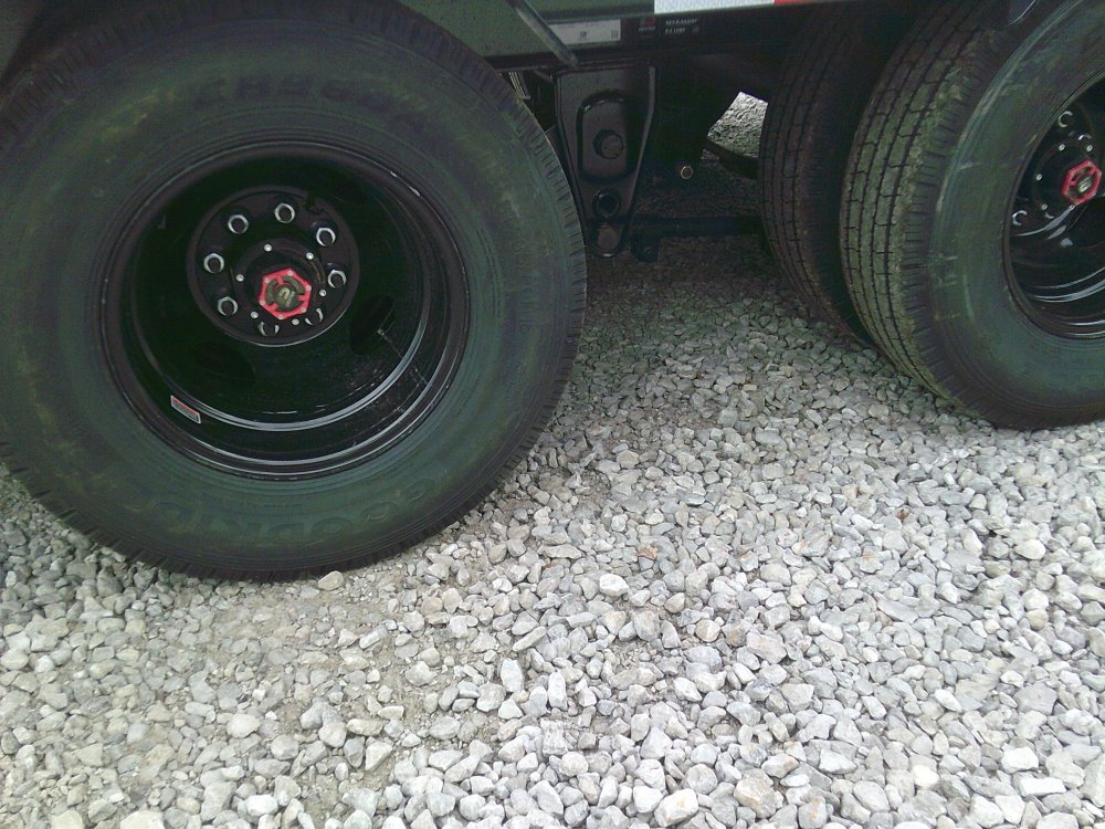 102" x 32' Tandem Low-Pro Gooseneck 25.9K