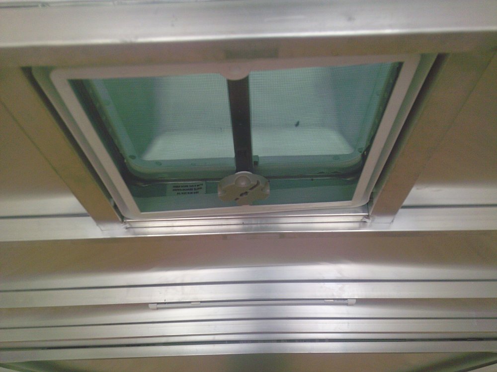 7.5X16 ENCLOSED LIGHTNING