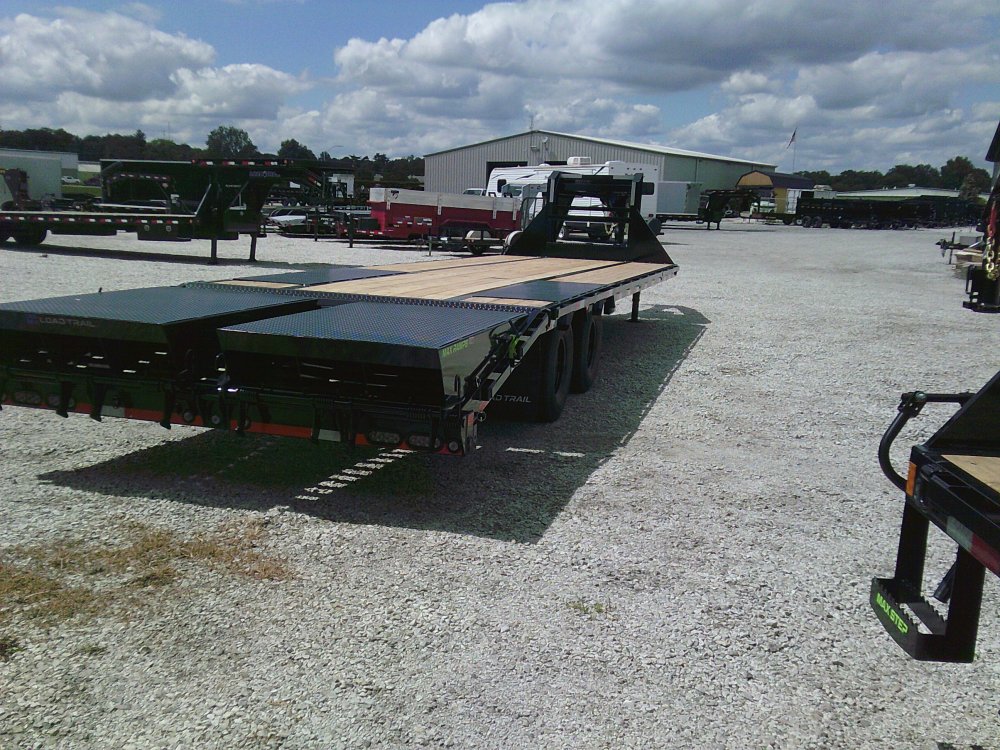 102" x 32' Tandem Low-Pro Gooseneck