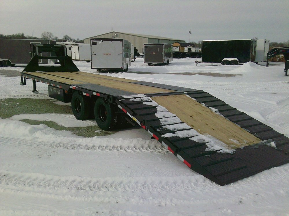 102" X 32' Gooseneck w/Hyd. Dove Trailer 24K