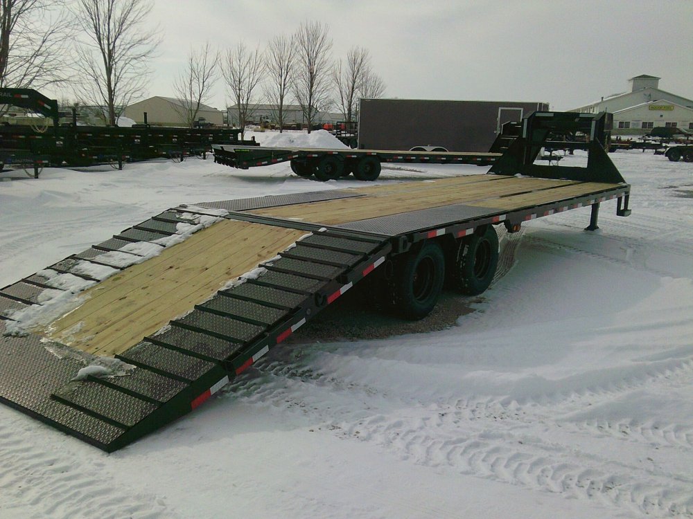 102" X 32' Gooseneck w/Hyd. Dove Trailer 24K
