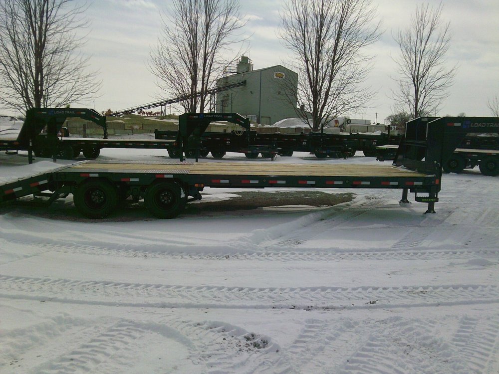 102" X 32' Gooseneck w/Hyd. Dove Trailer 24K